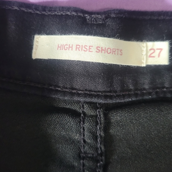 Levi Strauss And Co Black Denim Shorts. Cute And Classic. Highrise. 2.5" Inseam - Picture 2 of 9